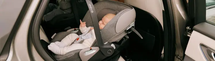 Babyskydd med bas & tillbehör Fynd