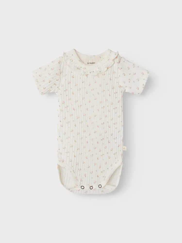 Lil Atelier Hulla Hua Kortärmad Slim Body - Coconut Milk - 74 | Barnkläder - Bodys & overaller - Kortärmad body | BabyMode