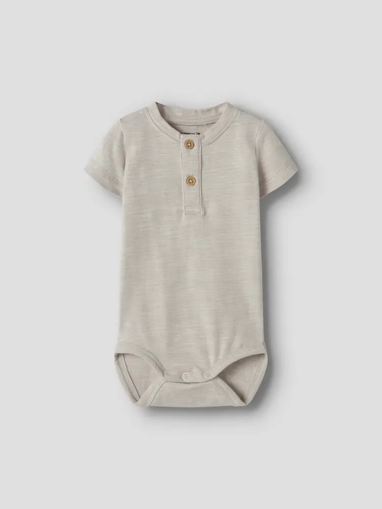 Name It Jano Kortärmad Body - Chateau Gray - 74 | Barnkläder - Bodys & overaller - Kortärmad body | BabyMode