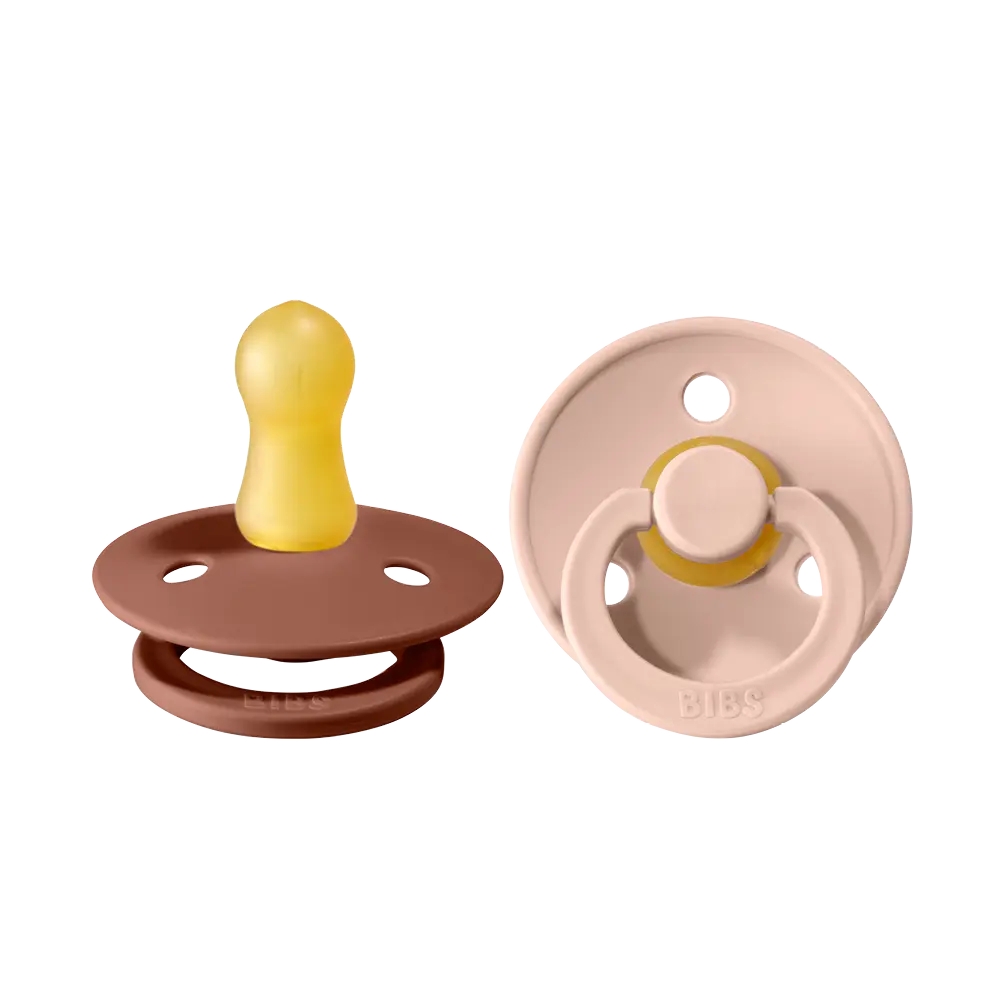 Napp Colour 2-pack Latex Rund 0-6 mån - Woodchuck/Blush | Baby & Barn - Sköta - Nappar | BabyMode