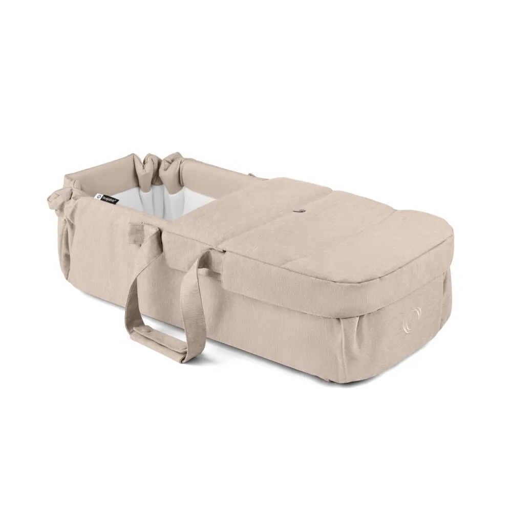 Bugaboo Babynest - Desert Taupe | Barnvagnar - Barnvagnstillbehör - Baby nest med handtag | BabyMode