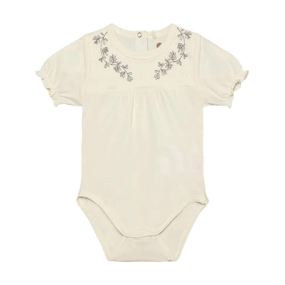 Kortärmad Broderi Body - Eggnog - 74 | Barnkläder - Bodys & overaller - Kortärmad body | BabyMode