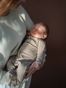 Jumpsuit - Almond/Offwhite | Kläder - Bodys & overaller - Jumpsuit med fot | BabyMode