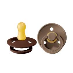 Napp Colour 2-pack Latex Rund 0-6 mån - Mocha/Dark Oak | Baby & Barn - Sköta - Nappar | BabyMode