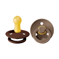 Napp Colour 2-pack Latex Rund 6-18 mån - Mocha/Dark Oak | Baby & Barn - Sköta - Nappar | BabyMode