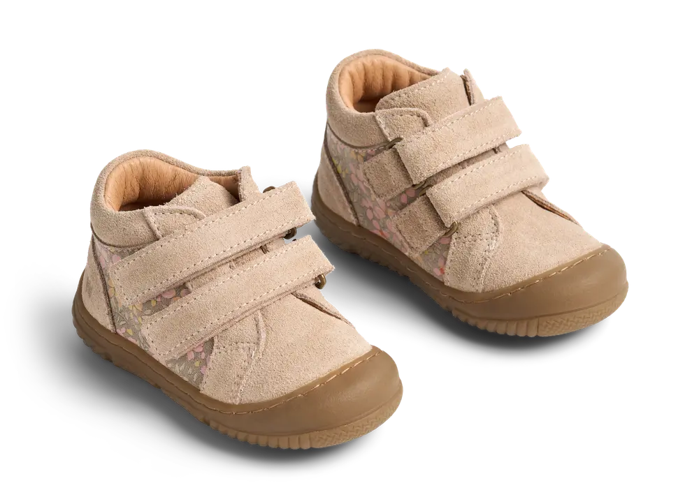 Wheat Lära-gå Skor Ivalo - Coral flowers - 19 | Barnskor - Lära-gå-skor & prewalkers - Lära-gå-skor | BabyMode
