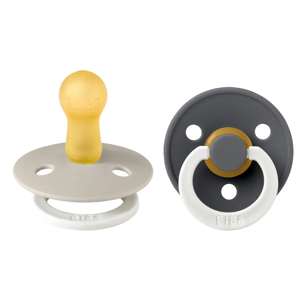 Napp Colour Night 2-pack Latex Rund 6-18 mån - Sand/Iron | Baby & Barn - Sköta - Nappar | BabyMode